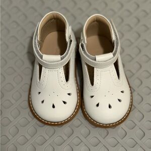 Elephantito white leather t-strap shoes